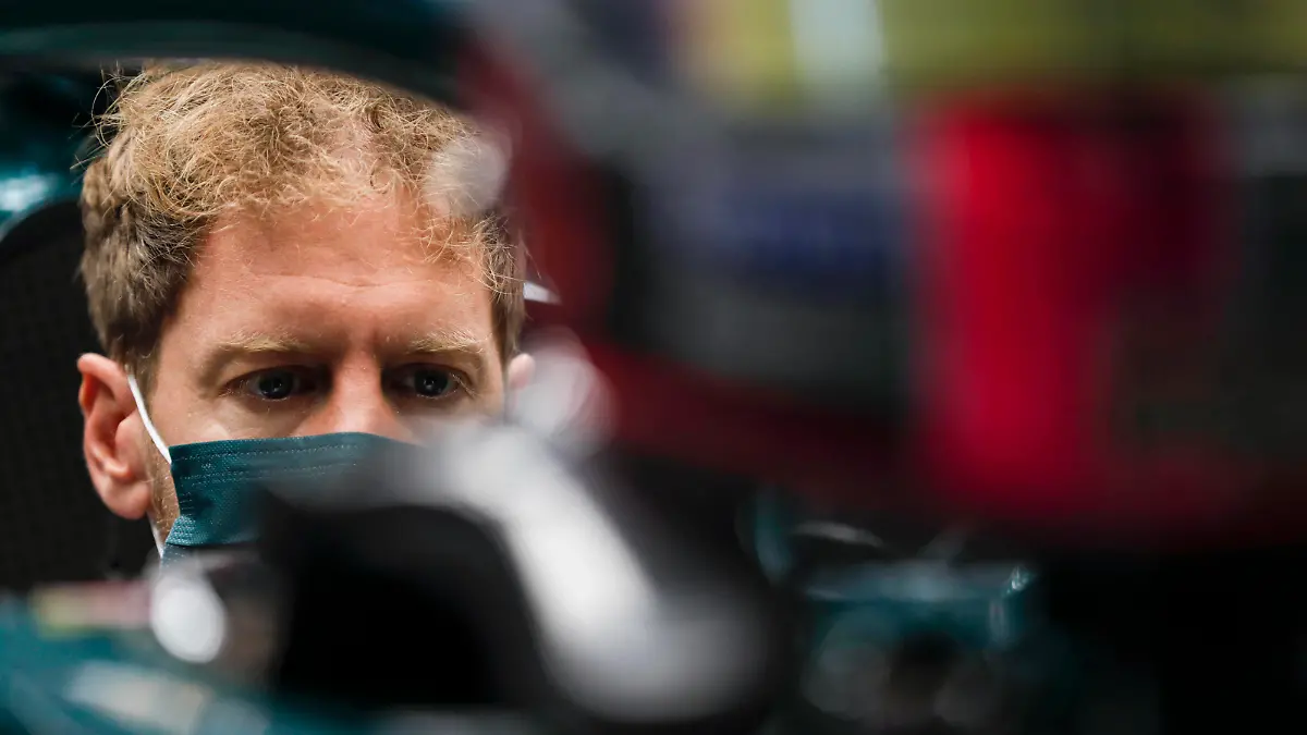 Formula 1 2021: Russian GP SOCHI AUTODROM, RUSSIAN FEDERATION - SEPTEMBER 25: Sebastian Vettel, Aston Martin during the Russian GP at Sochi Autodrom on Saturday September 25, 2021 in Sochi, Russian Federation. Photo by Glenn Dunbar / LAT Images Images PUBLICATIONxINxGERxSUIxAUTxHUNxONLY GP2115_075357_69I8443 