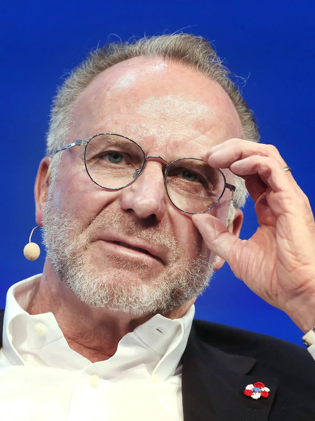 ARCHIV - 29.01.2020, Nordrhein-Westfalen, Düsseldorf: FC Bayern München, Vorstandsvorsitzender des FC Bayern München, beantwortet auf dem SpoBis-Kongress Fragen. (zu dpa: "Rummenigge fordert bundesweit einheitliche Lösung für Fan-Zulassung") Foto: Roland Weihrauch/dpa +++ dpa-Bildfunk +++