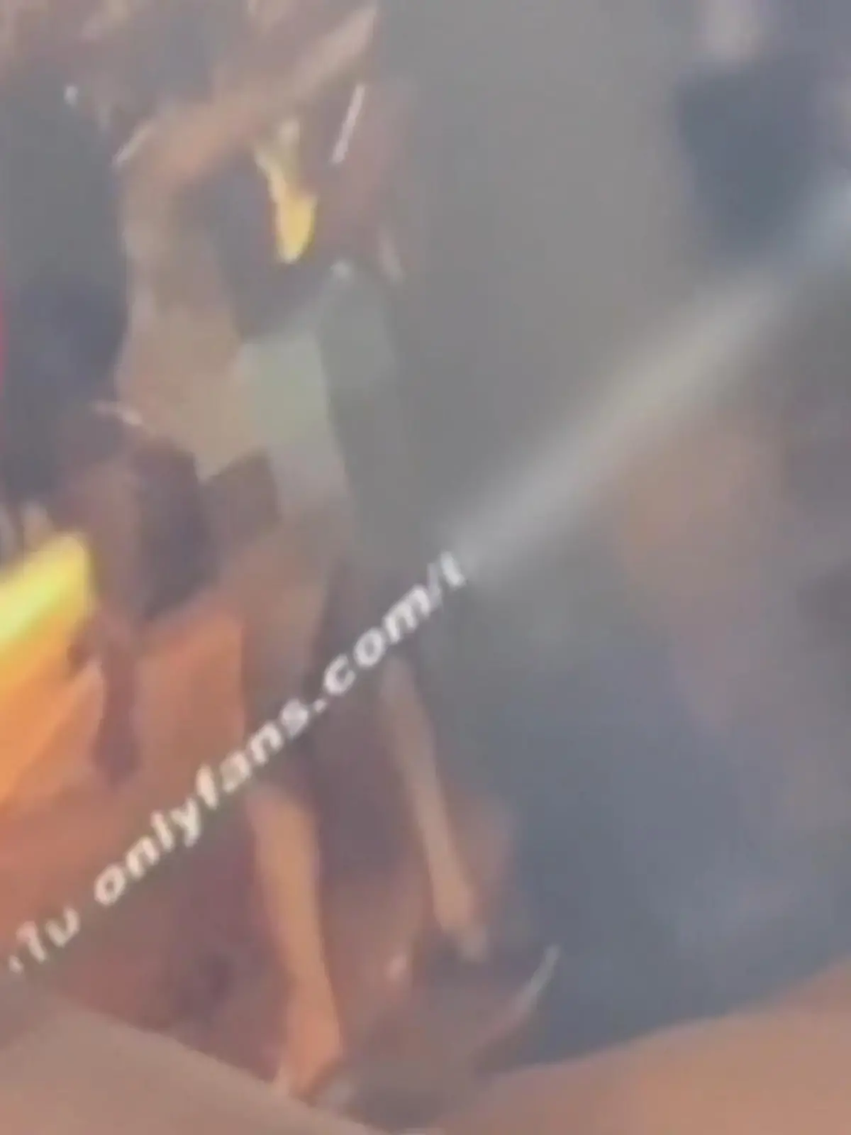 In Thailand sind Pornos verboten. Ein Video sorgt da jetzt besonders für Ärger: Ein Pärchen hat Sex unter einem heiligen Baum.