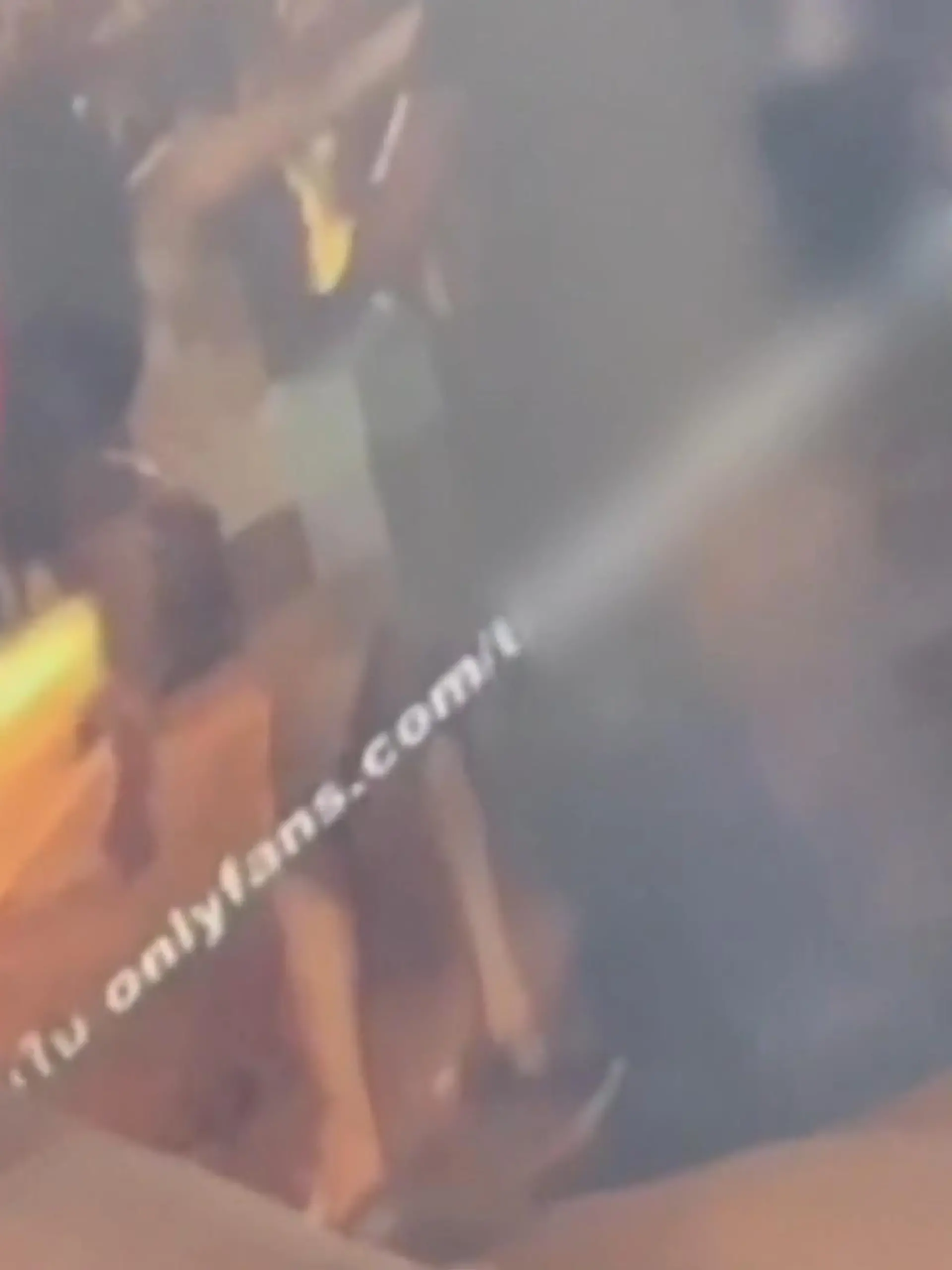 In Thailand sind Pornos verboten. Ein Video sorgt da jetzt besonders für Ärger: Ein Pärchen hat Sex unter einem heiligen Baum.