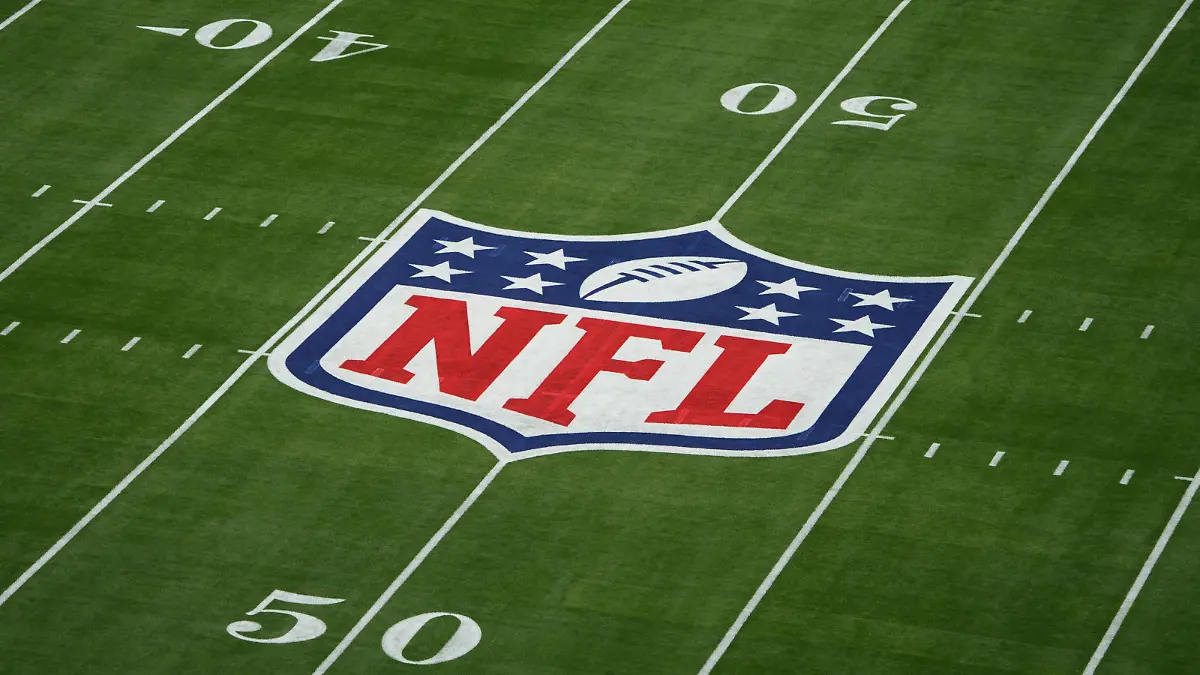 NFL, American Football Herren, USA Super Bowl LVII-Kansas City Chiefs vs Philadelphia Eagles Feb 12, 2023 Glendale, AZ, USA A general view of the NFL shield logo on the field before Super Bowl LVII between the Kansas City Chiefs and Philadelphia Eagles at State Farm Stadium. Glendale Arizona USA, EDITORIAL USE ONLY PUBLICATIONxINxGERxSUIxAUTxONLY Copyright: xKirbyxLeex 20230212_jla_al2_010