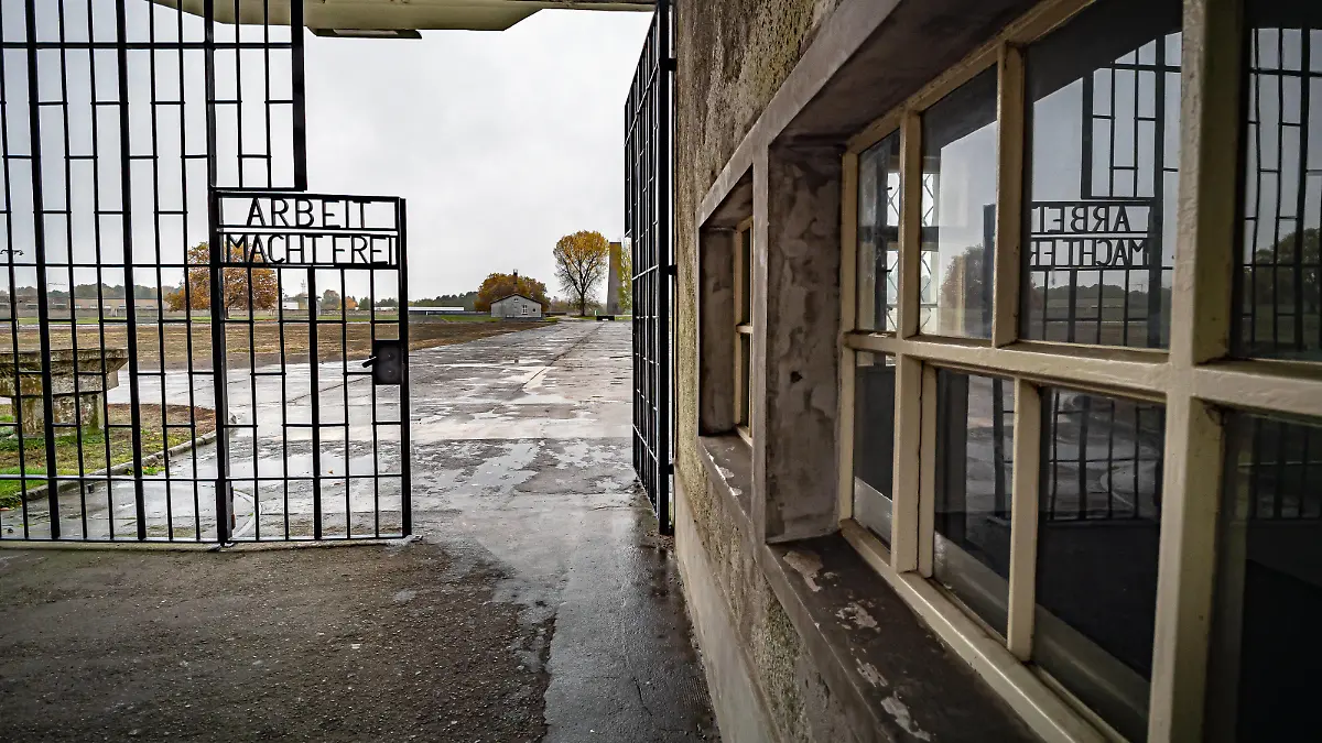Themenfoto: ehemaliges KZ Konzentrationslager Sachsenhausen: Oranienburg OT Sachsenhausen im Bundesland Brandenburg Landkreis OHV, Mahn- und Gedenkstätte Sachsenhausen, Arbeit macht frei Gedenkstätte Sachsenhausen *** Theme photo former concentration camp Sachsenhausen Oranienburg OT Sachsenhausen in the federal state Brandenburg county OHV, Mahn und Gedenkstätte Sachsenhausen, Arbeit macht frei memorial Sachsenhausen