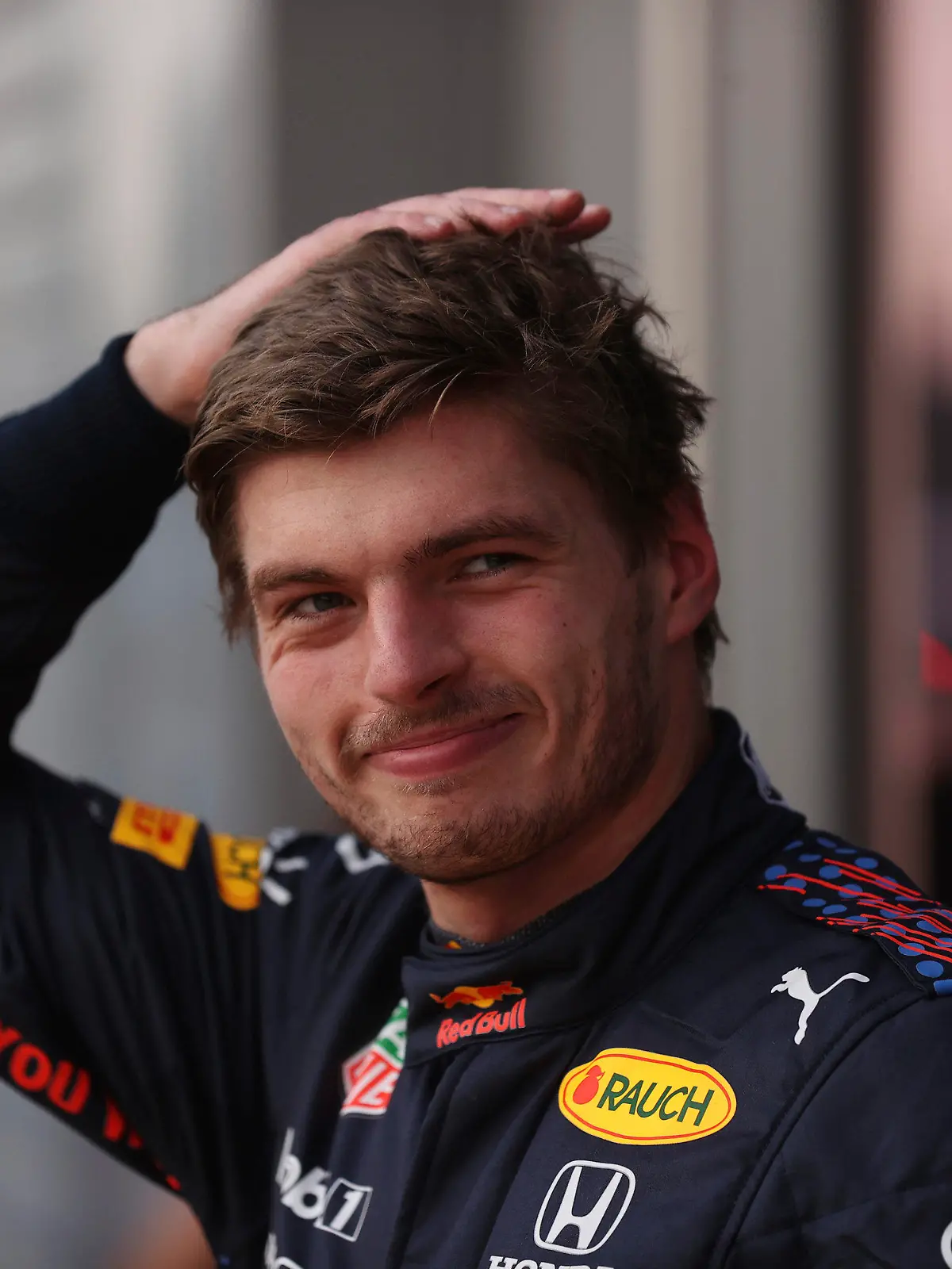10.09.2021, Italien, Monza: Motorsport: Formel-1-Weltmeisterschaft, vor dem Grand Prix von Italien, Qualifying: Max Verstappen aus den Niederlanden vom Team Red Bull Racing lächelt nach dem Qualifying. Das Rennen um den Großen Preis von Italien findet am 12.09.2021 statt. Foto: Lars Baron/POOL GETTY/AP/dpa +++ dpa-Bildfunk +++