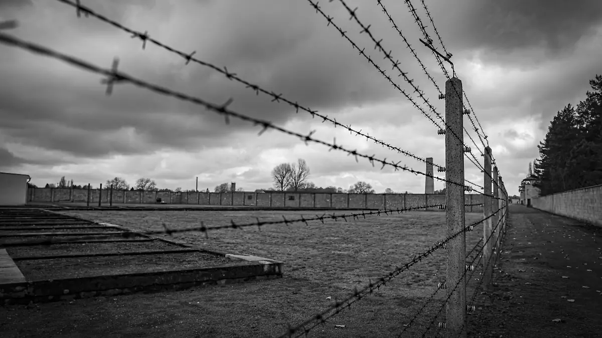 Themenfoto: ehemaliges KZ Konzentrationslager Sachsenhausen: Oranienburg OT Sachsenhausen im Bundesland Brandenburg Landkreis OHV, Mahn- und Gedenkstätte Sachsenhausen, Arbeit macht frei Gedenkstätte Sachsenhausen *** Theme photo former concentration camp Sachsenhausen Oranienburg OT Sachsenhausen in the federal state Brandenburg county OHV, Mahn und Gedenkstätte Sachsenhausen, Arbeit macht frei memorial Sachsenhausen