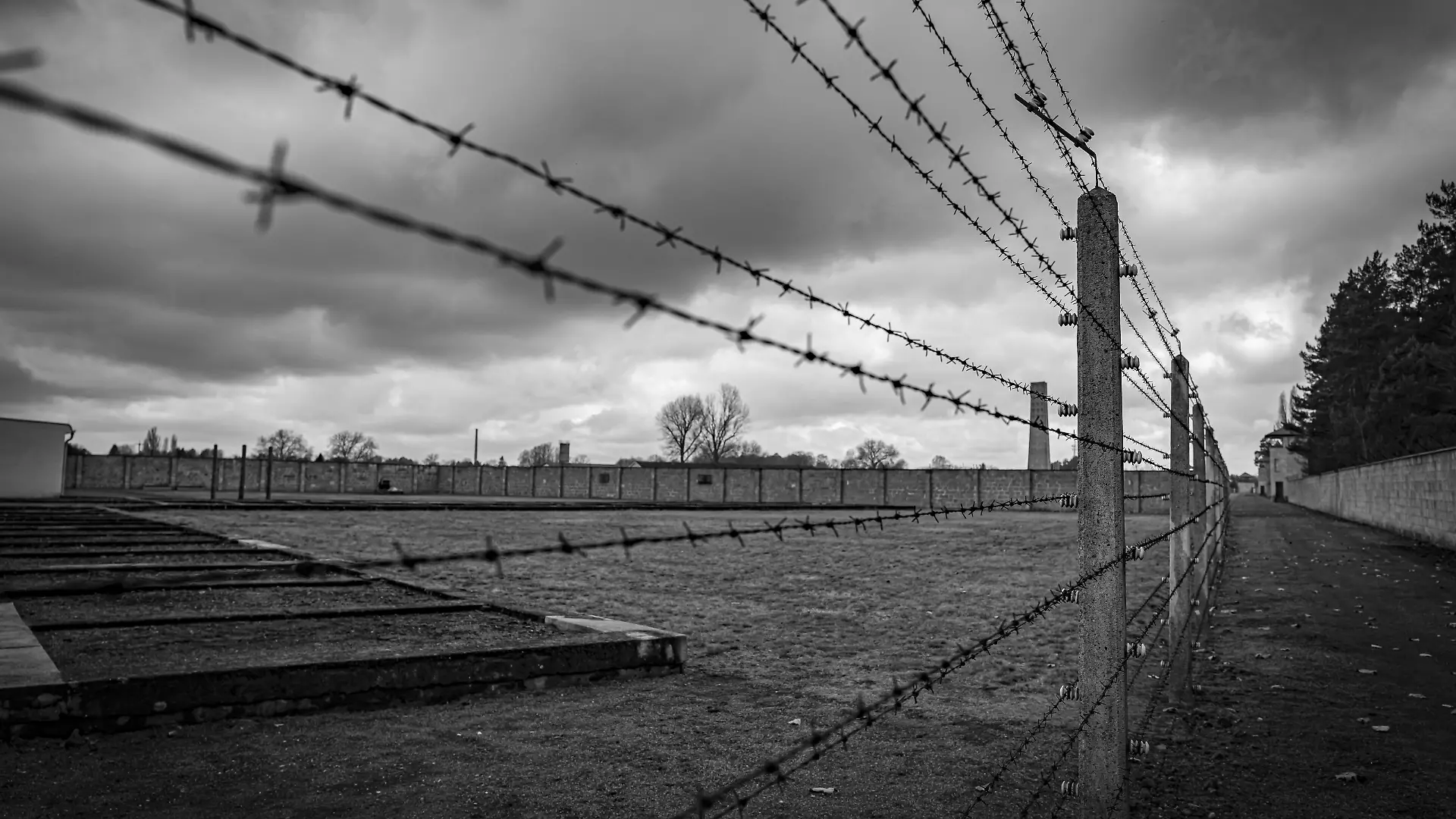 Themenfoto: ehemaliges KZ Konzentrationslager Sachsenhausen: Oranienburg OT Sachsenhausen im Bundesland Brandenburg Landkreis OHV, Mahn- und Gedenkstätte Sachsenhausen, Arbeit macht frei Gedenkstätte Sachsenhausen *** Theme photo former concentration camp Sachsenhausen Oranienburg OT Sachsenhausen in the federal state Brandenburg county OHV, Mahn und Gedenkstätte Sachsenhausen, Arbeit macht frei memorial Sachsenhausen