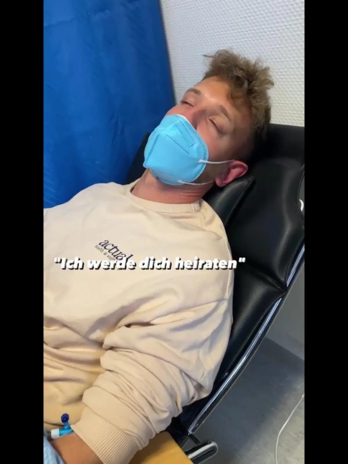 Janis macht seiner Zoé einen Heiratsantrag.