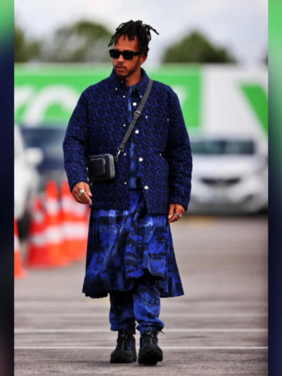 Lewis Hamilton bei der Ankunft an der Strecke in Istanbul.