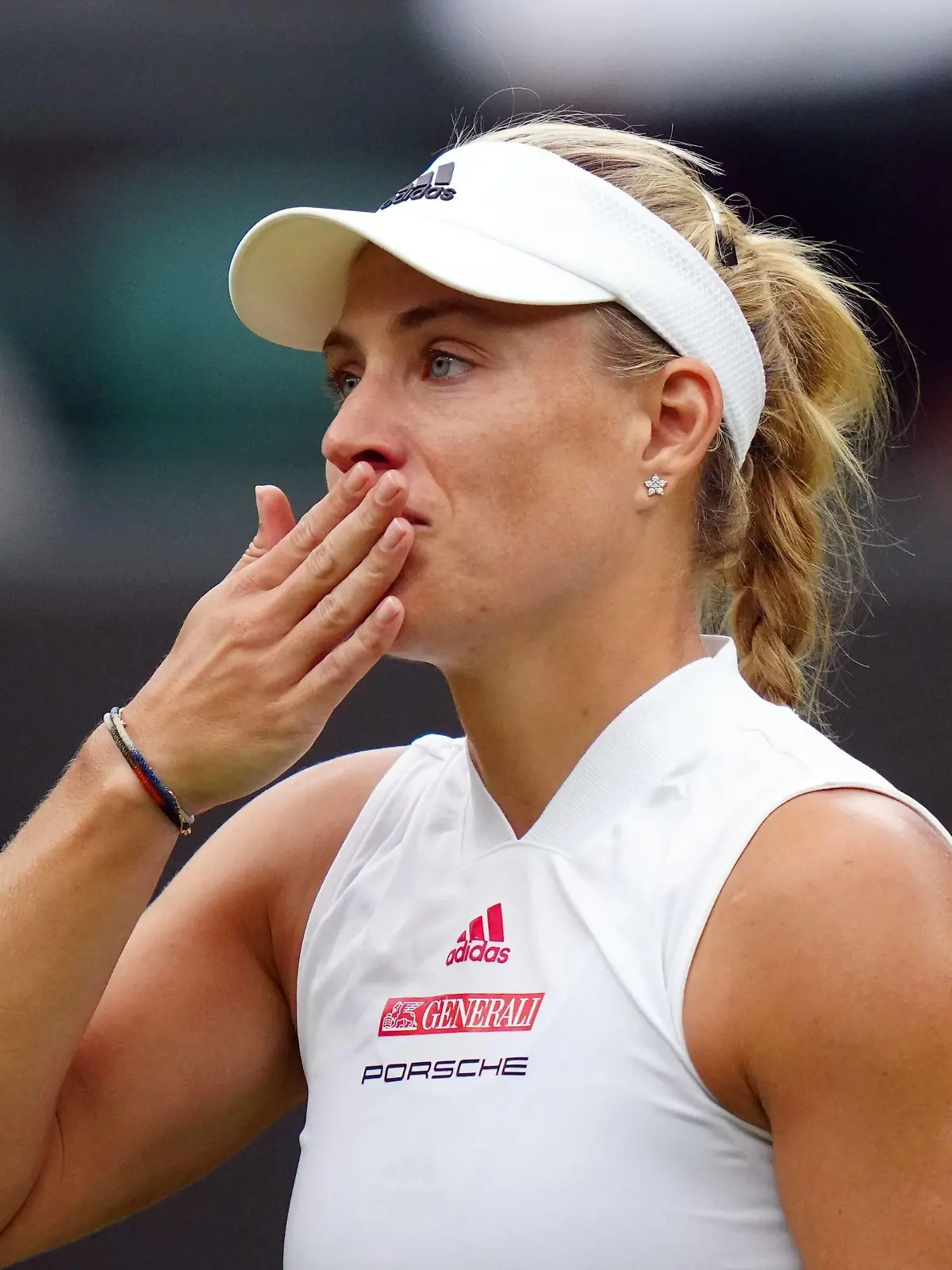 Mandatory Credit: Photo by Shutterstock 12197712cc Angelique Kerber celebrates victory in her quarter-final match Wimbledon Tennis Championships, Day 8, The All England Lawn Tennis and Croquet Club, London, UK - 06 Jul 2021 Wimbledon Tennis Championships, Day 8, The All England Lawn Tennis and Croquet Club, London, UK - 06 Jul 2021 PUBLICATIONxINxGERxSUIxAUTXHUNxGRExMLTxCYPxROMxBULxUAExKSAxONLY Copyright: xShutterstockx 12197712cc