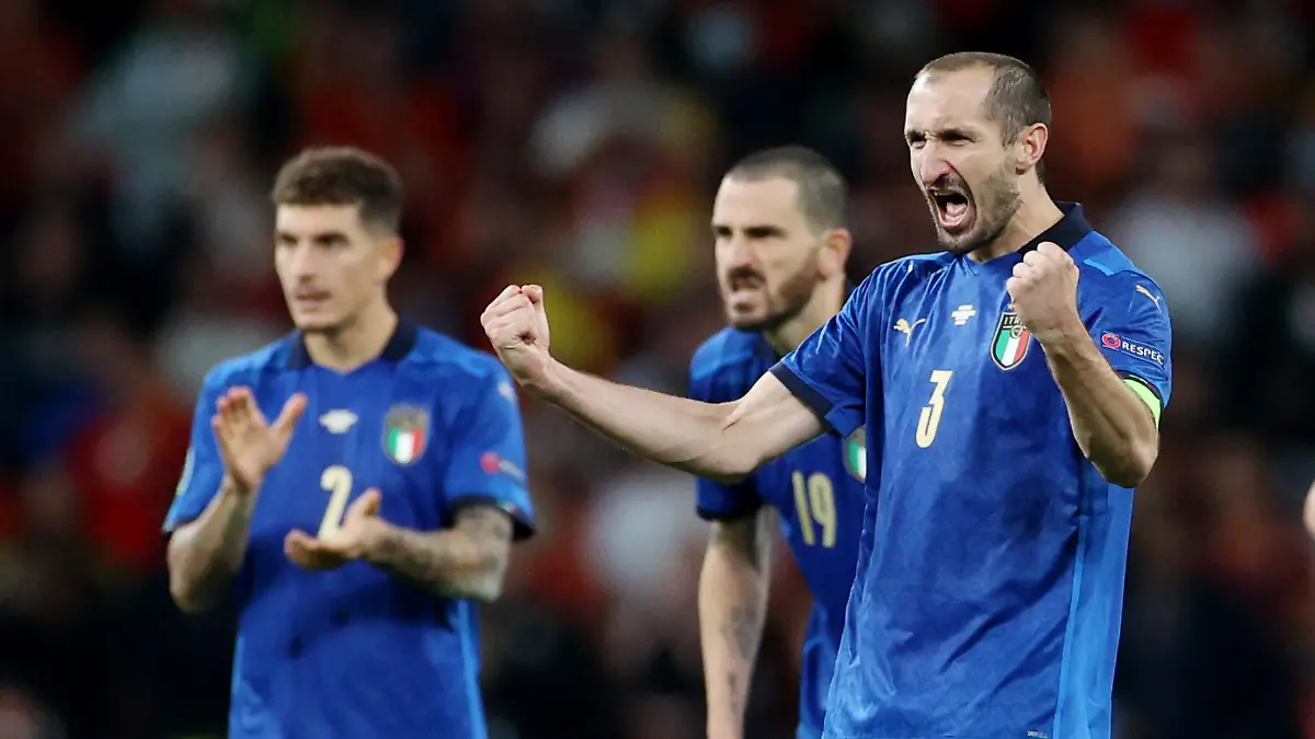 Soccer Football - Euro 2020 - Semi Final - Italy v Spain - Wembley Stadium, London, Britain - July 6, 2021 Italy's Leonardo Bonucci and Giorgio Chiellini react during the penalty shoot-out Pool via REUTERS/Carl Recine