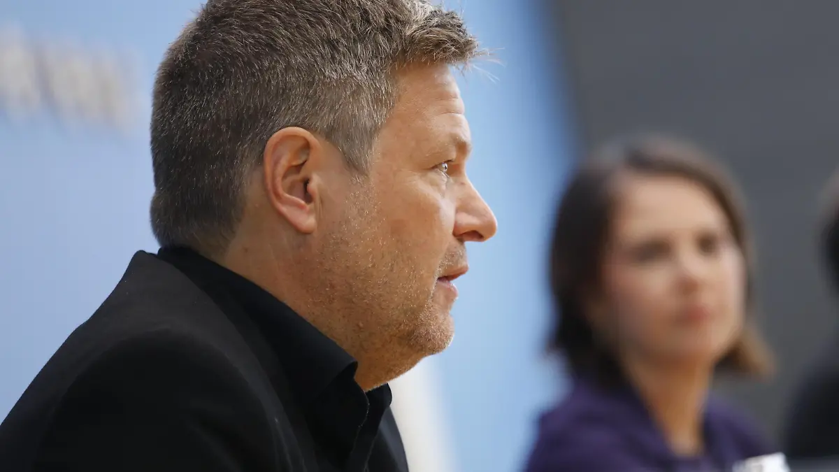 Robert Habeck, Spitzenkandidat von BÜNDNIS 90/DIE GRÜNEN, Annalena Baerbock, Kanzlerkandidatin von BÜNDNIS 90/DIE GRÜNEN, Deutschland, Berlin, Bundespressekonferenz, Thema: BÜNDNIS 90/DIE GRÜNEN - Zu den Bundestags- und Landtagswahlen *** Robert Habeck, top candidate of BÜNDNIS 90 DIE GRÜNEN, Annalena Baerbock, candidate for chancellor of BÜNDNIS 90 DIE GRÜNEN, Germany, Berlin, Federal Press Conference, Topic BÜNDNIS 90 DIE GRÜNEN On the federal and state elections