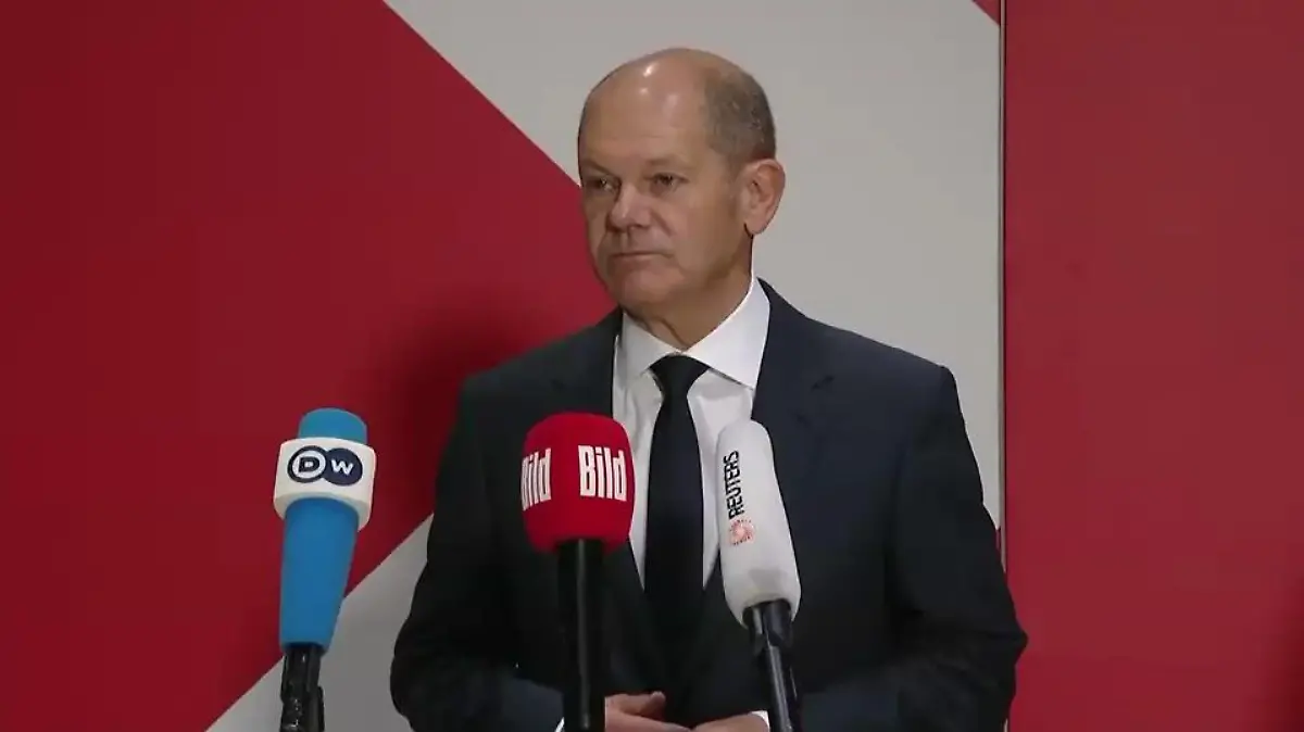 Olaf Scholz gemeinsam mit Saskia Esken und Norbert Walter-Borjans