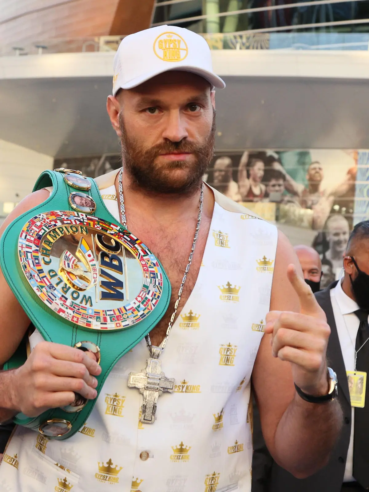  Tyson Fury poses for photos at the official arrivals for the Tyson Fury vs Deontay Wilder III 12-round Heavyweight boxing match, at the T-Mobile Arena in Las Vegas, Nevada on Tuesday, October 5th, 2021. PUBLICATIONxINxGERxSUIxAUTxHUNxONLY LAV2021100518 JAMESxATOA