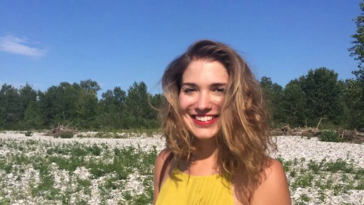 Liesa Schiegel, die junge Frau lacht auf einem Foto aus Zeiten, wo sie noch gesund war.