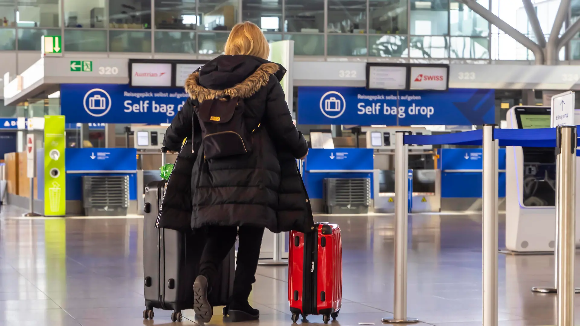 Flugverkehr in Zeiten von Corona. Am Flughafen Stuttgart stehen Ziele in der Türkei sowie Mallorca hoch im Kurs. // 26.03.2021: DEU, Deutschland, Baden-Württemberg, Stuttgart. *** Air traffic in times of Corona At Stuttgart Airport, destinations in Turkey and Mallorca are very popular 26 03 2021 DEU, Germany, Baden Württemberg, Stuttgart