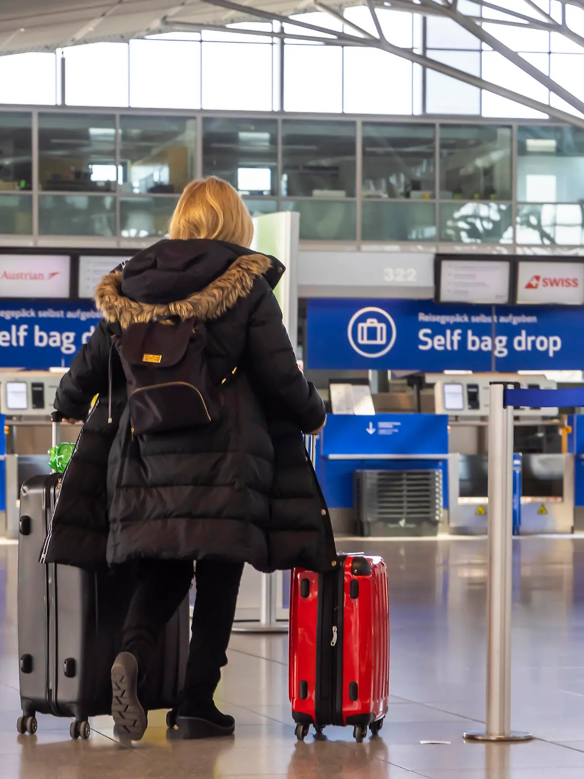 Flugverkehr in Zeiten von Corona. Am Flughafen Stuttgart stehen Ziele in der Türkei sowie Mallorca hoch im Kurs. // 26.03.2021: DEU, Deutschland, Baden-Württemberg, Stuttgart. *** Air traffic in times of Corona At Stuttgart Airport, destinations in Turkey and Mallorca are very popular 26 03 2021 DEU, Germany, Baden Württemberg, Stuttgart 