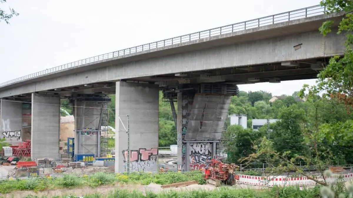 Salzbachtalbrücke