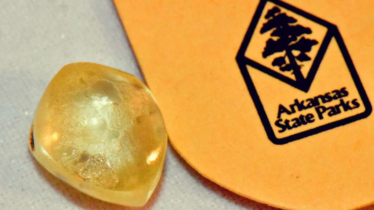 Diesen Diamanten darf die "Schatzsucherin" jetzt ihr Eigen nennen.