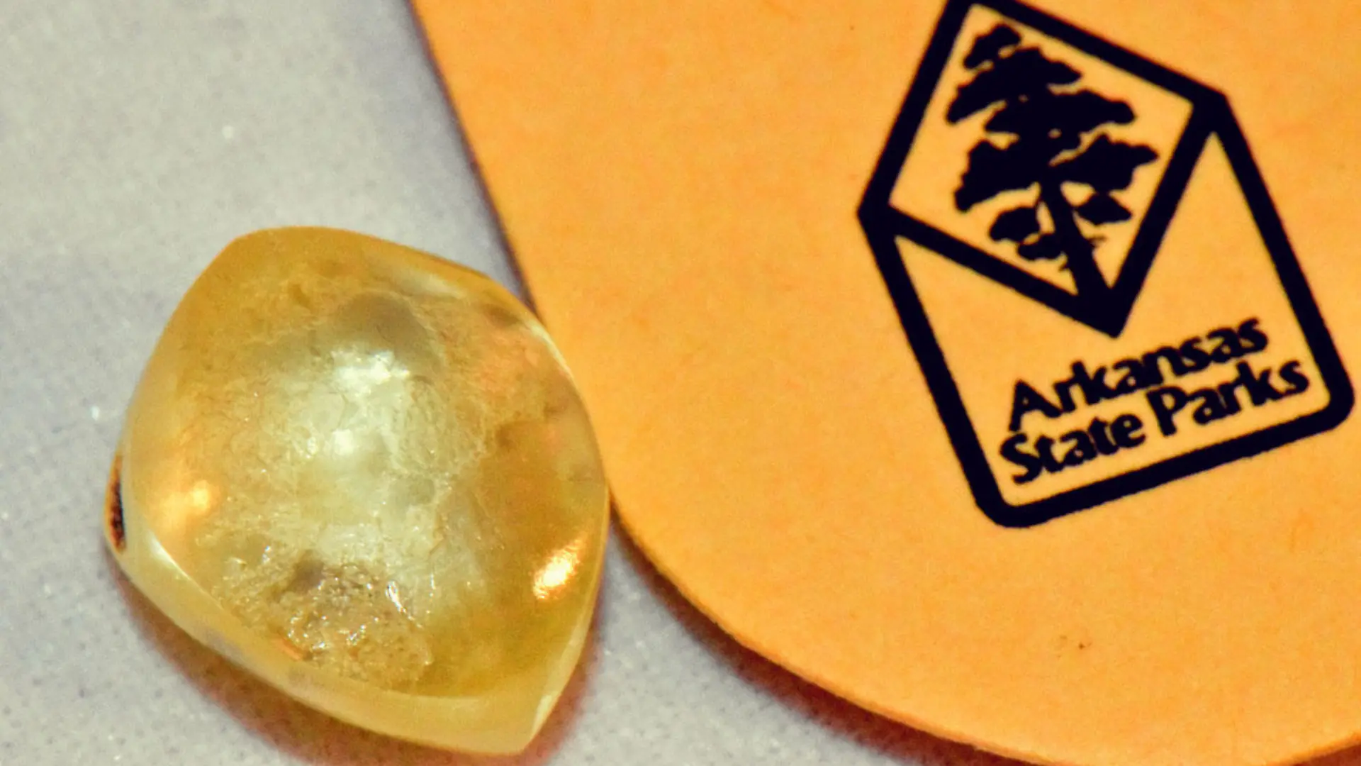 Diesen Diamanten darf die "Schatzsucherin" jetzt ihr Eigen nennen.
