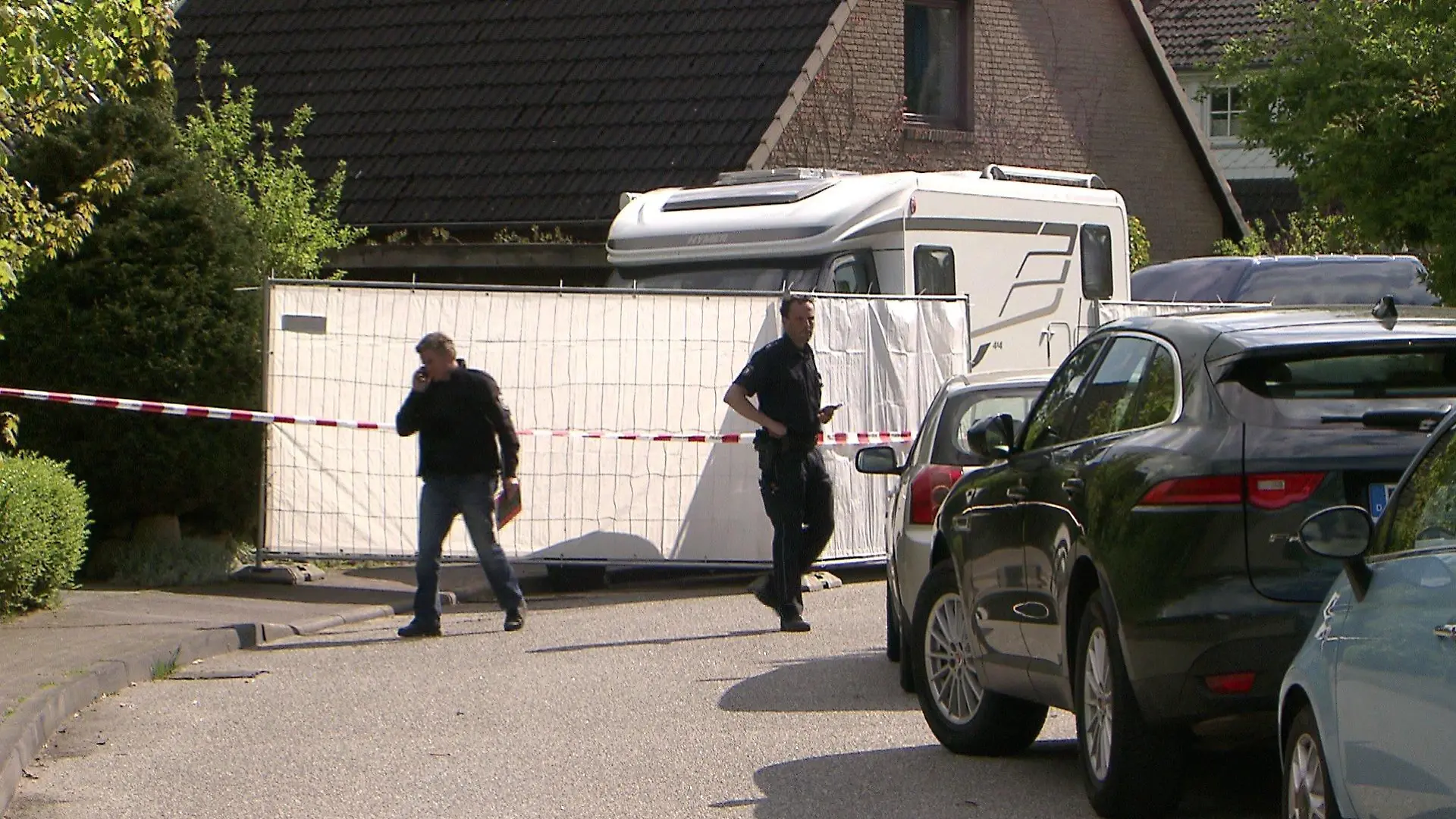 Absperrband vor dem Tatort in Dänischenhagen.