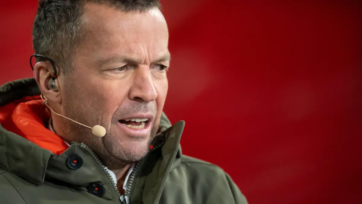 ARCHIV - 09.11.2019, Bayern, München: Lothar Matthäus spricht vor einem Spiel zwischen Bayern München und Borussia Dortmund in der Allianz Arena. Der Rekordnationalspieler hat 2021 die bisherigen Auftritte der DFB-Elf bei der Europameisterschaft kritisiert und manche Personalentscheidungen von Bundestrainer Löw hinterfragt. (zu dpa «Matthäus kritisiert DFB-Elf und Löw: Würde ihm schlechte Note geben» vom 26.06.2021) Foto: Sven Hoppe/dpa - WICHTIGER HINWEIS: Gemäß den Vorgaben der DFL Deutsche Fußball Liga bzw. des DFB Deutscher Fußball-Bund ist es untersagt, in dem Stadion und/oder vom Spiel angefertigte Fotoaufnahmen in Form von Sequenzbildern und/oder videoähnlichen Fotostrecken zu verwerten bzw. verwerten zu lassen. +++ dpa-Bildfunk +++