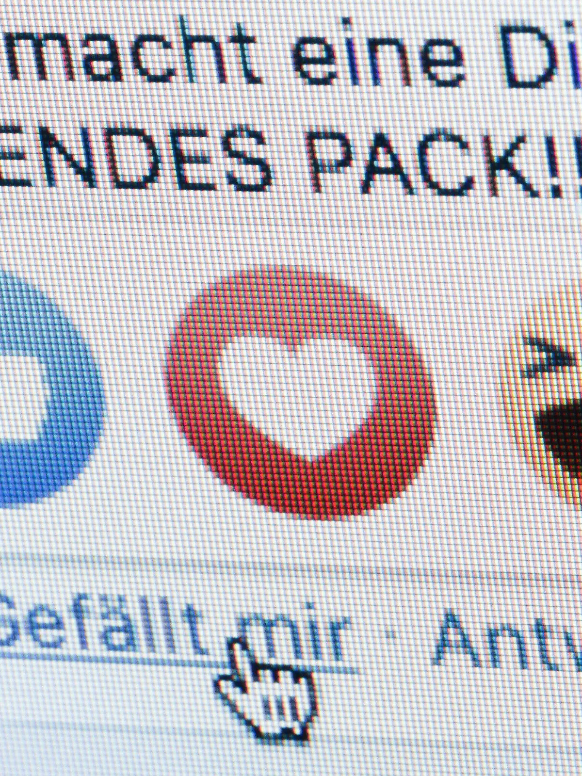  Symbolfoto: Gestellte Aufnahme zum Thema Hasskommentare in Sozialen Netzwerken. Neben dem Gefaellt mir Button von facebook sind die Worte elendes Pack zu sehen. Berlin, 03.02.2020 Berlin Deutschland *** Icon photo posed shot on the topic of hate comments in social networks Next to the like button from facebook are the words miserable pack Berlin, 03 02 2020 Berlin Germany PUBLICATIONxINxGERxSUIxAUTxONLY Copyright: xThomasxTrutschel/photothek.dex