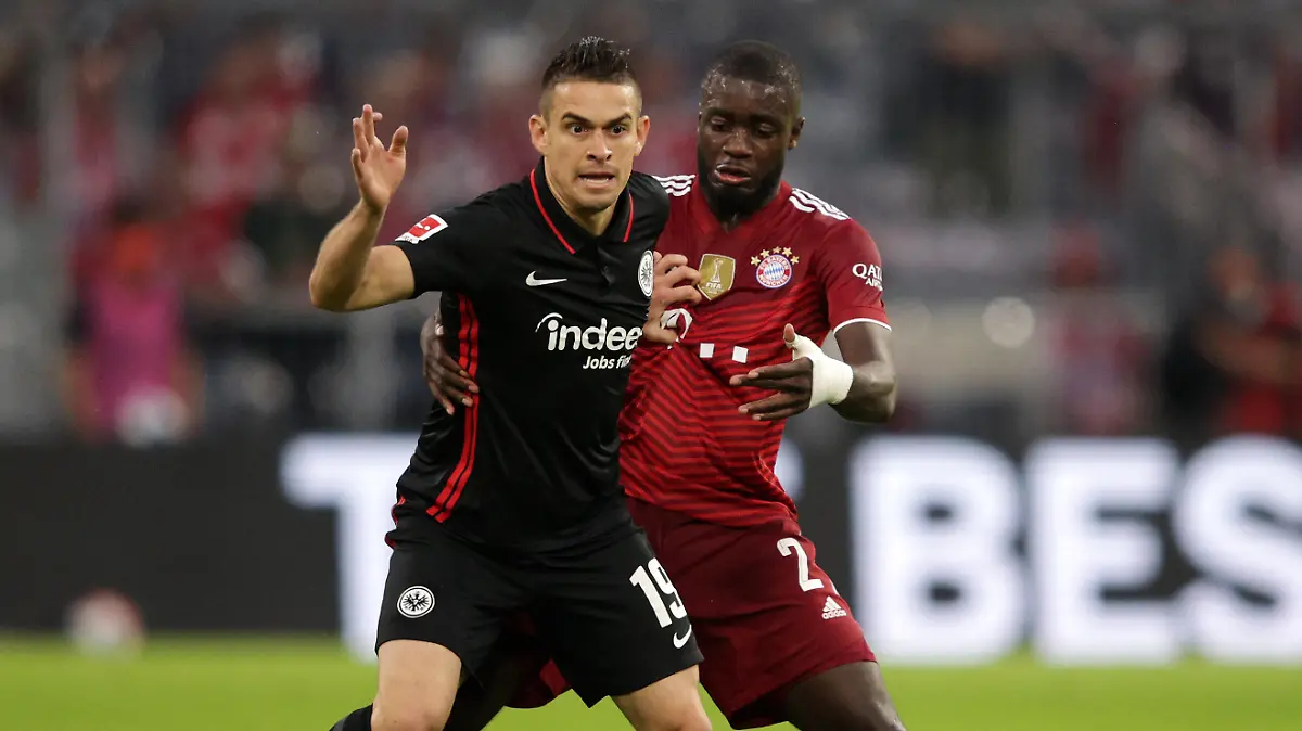 MUNICH, GERMANY - OCTOBER 03: Rafael Santos Borre of Eintracht Frankfurt is challenged by Dayot Upamecano of FC Bayern Muenchen during the Bundesliga match between FC Bayern München and Eintracht Frankfurt at Allianz Arena on October 03, 2021 in Munich, Germany. (Photo by Adam Pretty/Getty Images)
