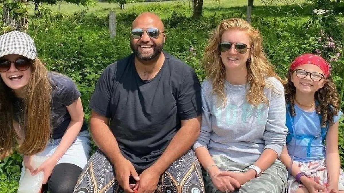 Vater startet stinksauer eine Petition zur Legitimierung von Periodenschmerzen als Abwesenheitsgrund.