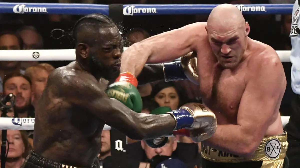 (in color trunks) Deontay Wilder goes 12 rounds with Tyson Fury at the Staple Center Saturday. The fight was draw between both fighters from the judges scoring . Los Angeles, CA. Dec 1,2018. . Wilder-vs-Fury-BOXING PUBLICATIONxINxGERxSUIxAUTxONLY - ZUMAbl1_ 20181201_zaf_bl1_009 Copyright: xGenexBlevinsx  