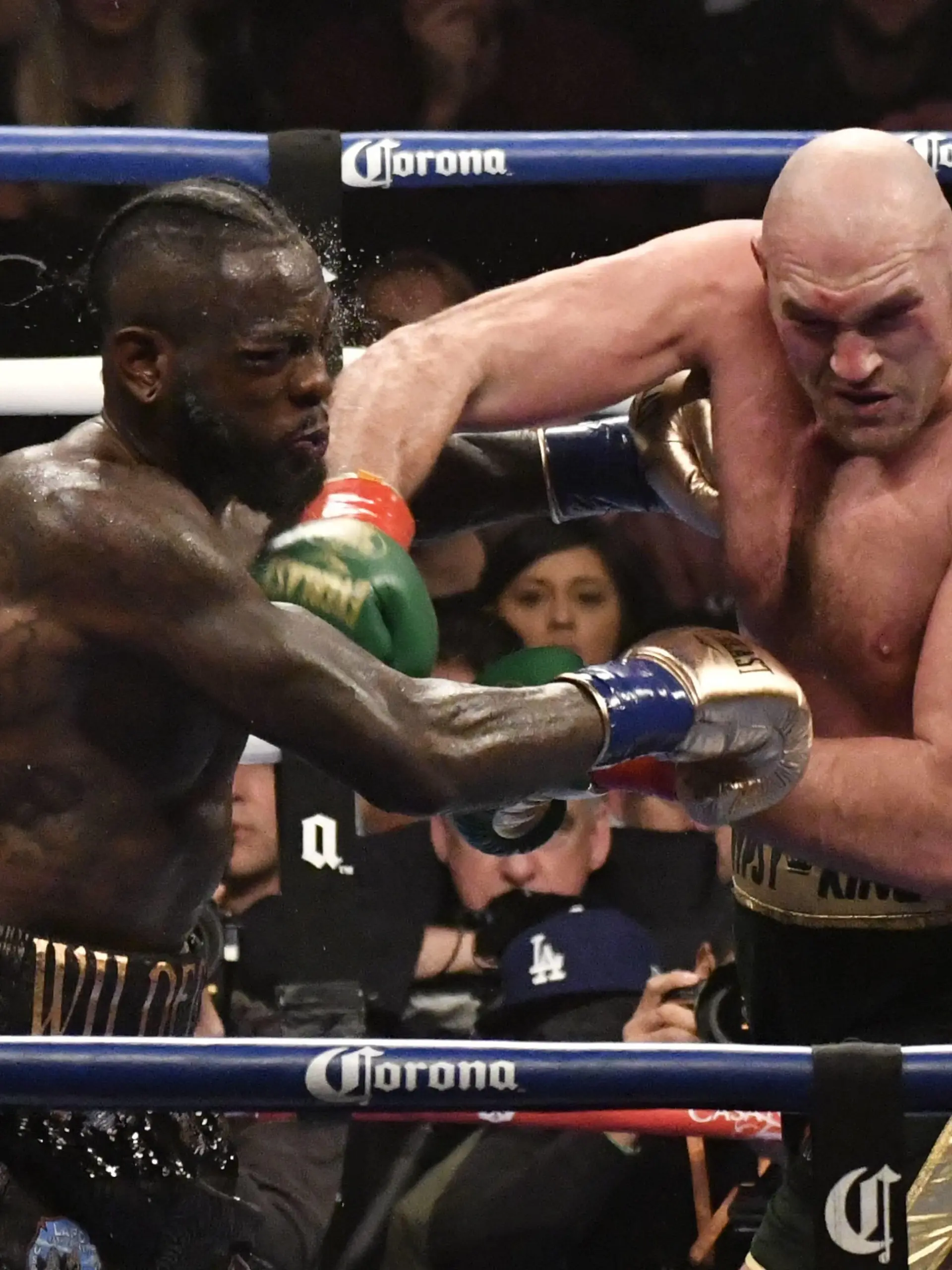 (in color trunks) Deontay Wilder goes 12 rounds with Tyson Fury at the Staple Center Saturday. The fight was draw between both fighters from the judges scoring . Los Angeles, CA. Dec 1,2018. . Wilder-vs-Fury-BOXING PUBLICATIONxINxGERxSUIxAUTxONLY - ZUMAbl1_ 20181201_zaf_bl1_009 Copyright: xGenexBlevinsx  