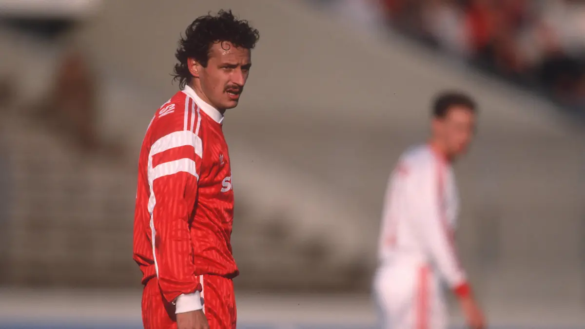 Bildnummer: 10648027 Datum: 28.03.1992 Copyright: imago/Stockhoff
SPORT, FUSSBALL 1. BUNDESLIGA VFB STUTTGART - HAMBURGER SV 3:2, 28.03.1992, STUTTGART - Jan FURTOK (Hamburger SV). VfB Stuttgart - Hamburger SV 28.03.1992 ; Fussball GER 1 BL 1991 1992 xcb x0x 1992 quer Fußball 1. Bundesliga Saison 1991/1992 Männer Deutschland HSV Aktion Einzelbild Portrait
Image number 10648027 date 28 03 1992 Copyright imago Sports Football 1 Bundesliga VfB Stuttgart Hamburg SV 3 2 28 03 1992 Stuttgart Jan Furtok Hamburg SV VfB Stuttgart Hamburg SV 28 03 1992 Football ger 1 BL 1991 1992 x0x 1992 horizontal Football 1 Bundesliga Season 1991 1992 Men Germany HSV Action shot Single Portrait