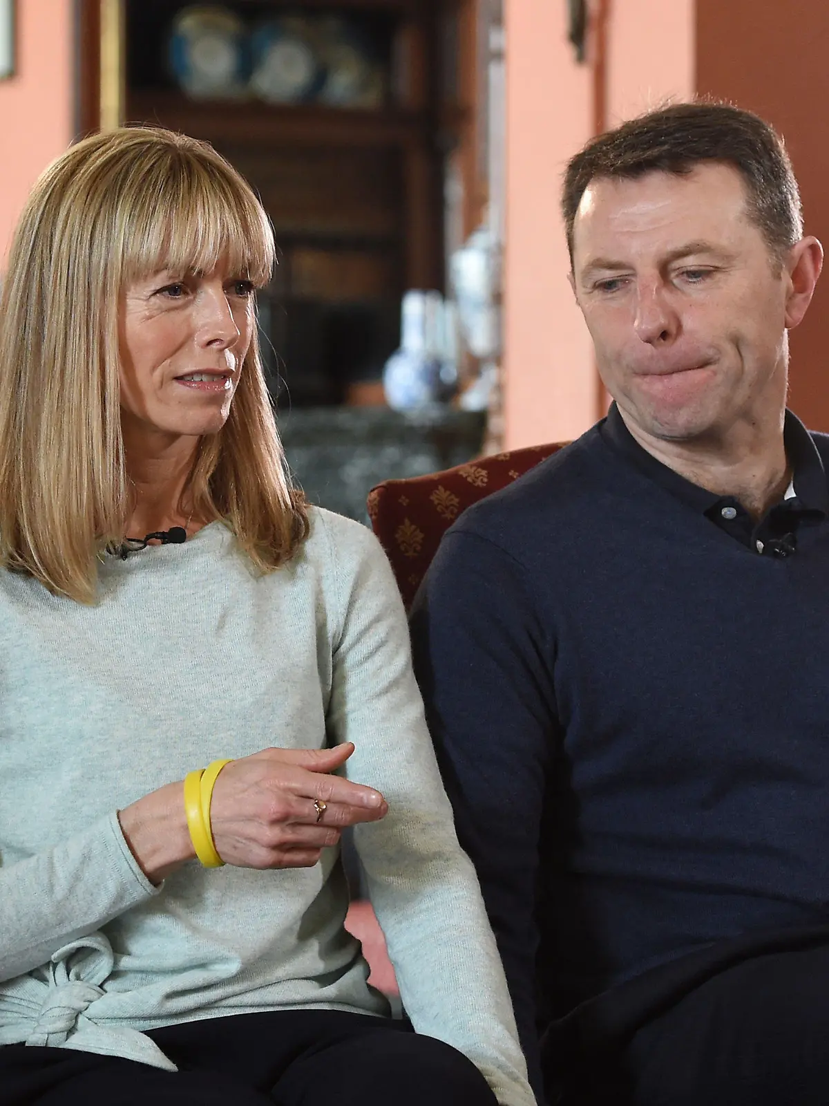 ARCHIV - 30.04.2017, Großbritannien, Loughborough: Die Eltern des verschwundenen britischen Mädchen Madeleine « Maddie» McCann, Kate und Gerry McCann, geben der BBC in der Prestwold Hall ein Interview. Mit einem Zeugenaufruf rückten deutsche Ermittler vor drei Monaten das mysteriöse Verschwinden der kleinen Maddie wieder in den Fokus. Sie gehen davon aus, dass das Mädchen tot ist und haben auch einen Verdächtigen im Visier. (zu dpa «Der Fall Maddie - Ermittler glauben an Mord durch den Verdächtigen») Foto: Joe Giddens/PA Wire/dpa +++ dpa-Bildfunk +++