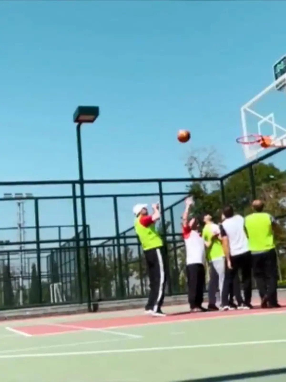 Bild zu: "Basketball-Video geht viral"