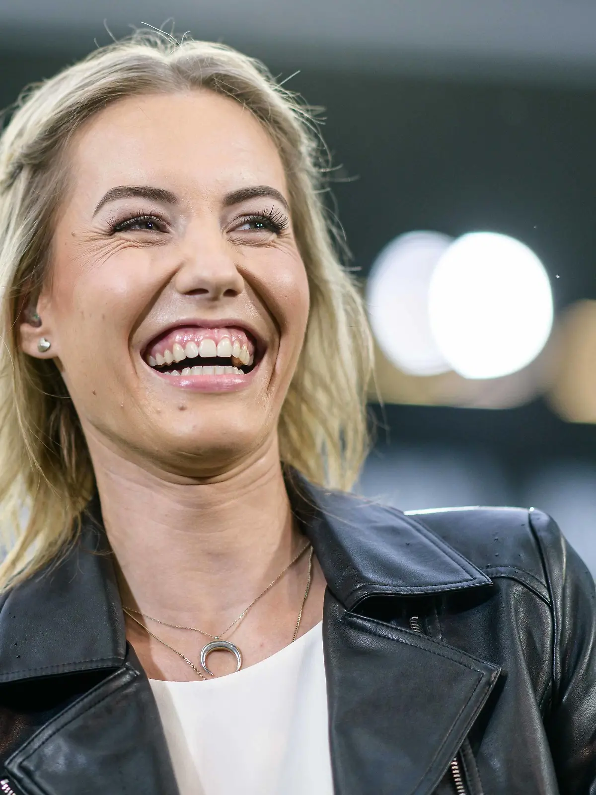 KFC Uerdingen vs Borussia Dortmund, Fussball DFB Pokal - 1. Runde, 09.08.2019 Sport1 Moderatorin Laura Papendick bei der 1. Runden Partie im DFB Pokal zwischen dem KFC Uerdingen und Borussia Mönchengladbach am 09.08.2019 in der Merkur Spiel-Arena in Düsseldorf. DFB regulations prohibit any use of photographs as image sequences and/or quasi-video. , Düsseldorf NRW Deutschland Merkur Spiel-Arena *** KFC Uerdingen vs. Borussia Dortmund, Football DFB Cup 1 Round, 09 08 2019 Sport1 Moderator Laura Papendick at the 1 Round Match in the DFB Cup between KFC Uerdingen and Borussia Mönchengladbach on 09 08 2019 in the Merkur Spiel Arena in Düsseldorf DFB regulations prohibit any use of photographs as image sequences and or quasi video , Düsseldorf NRW Germany Merkur Spiel Arena  