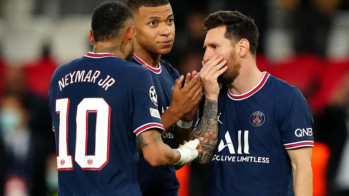 Paris Saint-Germain v Manchester City - UEFA Champions League - Group A - Parc des Princes Paris Saint-Germain s Lionel Messi right, Junior Neymar left and Kylian Mbappe-Lottin after the UEFA Champions League, Group A match at the Parc des Princes, Paris. PA Wire. Use subject to restrictions. Editorial use only, no commercial use without prior consent from rights holder. PUBLICATIONxINxGERxSUIxAUTxONLY Copyright: xJulienxPoupartx 62754826 