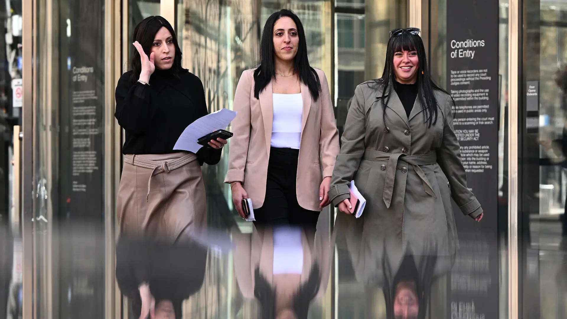 MALKA LEIFER COURT, L-R Nicole Meyer, Elly Sapper and Dassi Erlich leave the Victorian County Court in Melbourne, Thursday, August 24, 2023. Ultra-Orthodox Jewish principal Malka Leifer has been jailed 15 years for sexually abusing two Melbourne sisters when they were students between 2004 and 2007. ACHTUNG: NUR REDAKTIONELLE NUTZUNG, KEINE ARCHIVIERUNG UND KEINE BUCHNUTZUNG MELBOURNE VIC AUSTRALIA PUBLICATIONxNOTxINxAUSxNZLxPNGxFIJxVANxSOLxTGA Copyright: xJOELxCARRETTx 20230824001834187678