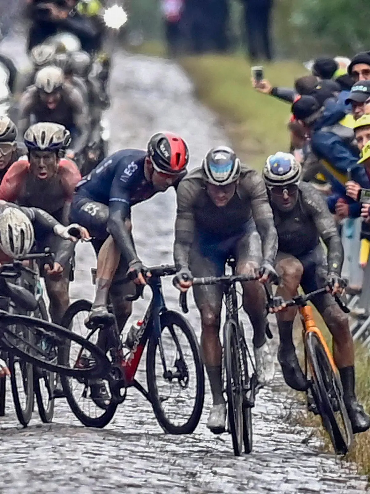 ROT // Sturz auf dem Pave von Wallers Arenberg von Mads Pedersen (Daenemark / Team Trek - Segafredo) - Vorne Mathieu Van Der Poel (Niederlande / Team Alpecin - Fenix) - Paris - Roubaix 2021 - Paris-Roubaix - ParisRoubaix - ParisRoubaix - ? Roth-Foto - CV - Roth & Roth (Markus und Michael Roth) - www.Roth-Foto.de - Weitere Fotos in der Bilddatenbank www.Roth-Foto.de , NUR DEUTSCHLAND -