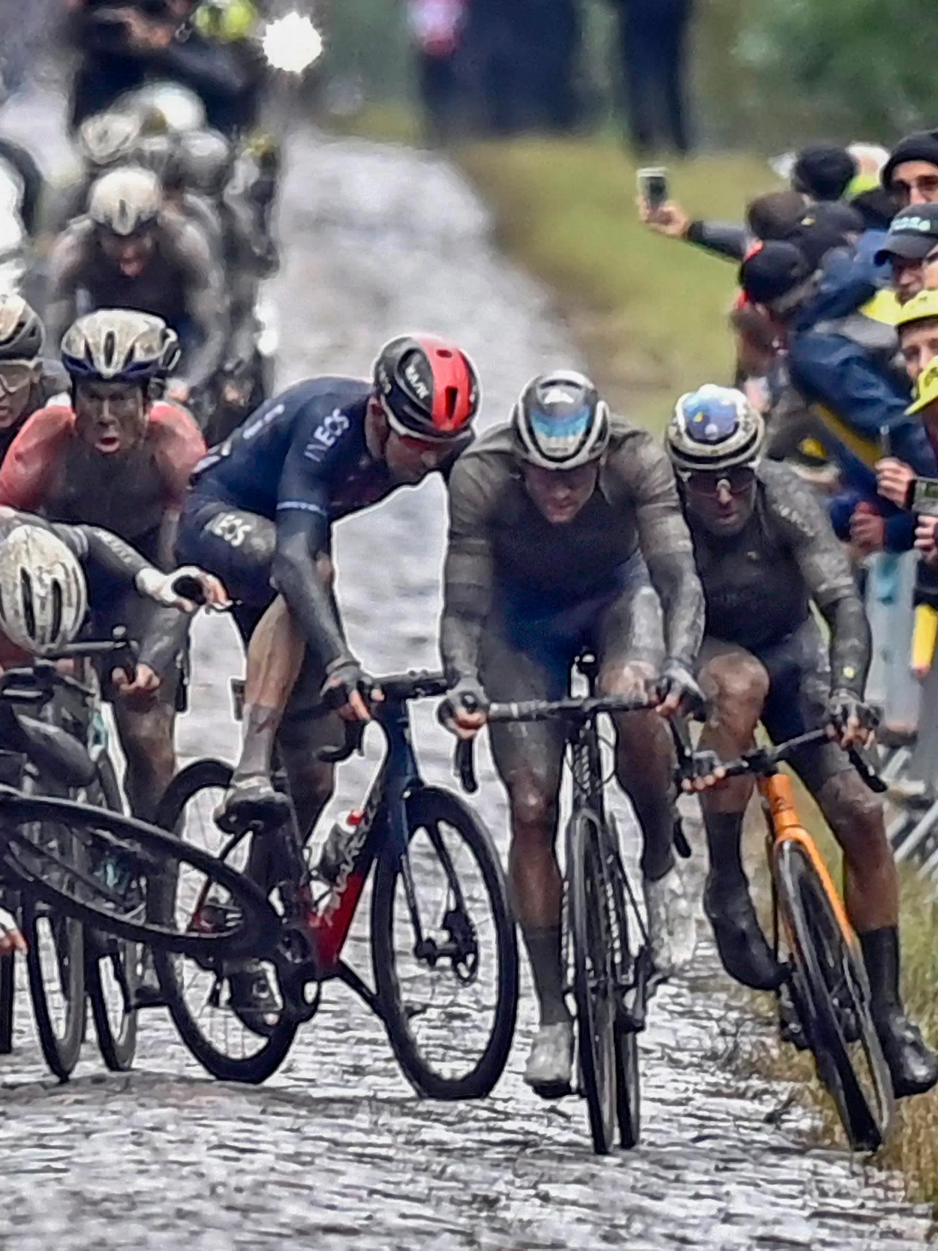 ROT // Sturz auf dem Pave von Wallers Arenberg von Mads Pedersen (Daenemark / Team Trek - Segafredo) - Vorne Mathieu Van Der Poel (Niederlande / Team Alpecin - Fenix) - Paris - Roubaix 2021 - Paris-Roubaix - ParisRoubaix - ParisRoubaix - ? Roth-Foto - CV - Roth & Roth (Markus und Michael Roth) - www.Roth-Foto.de - Weitere Fotos in der Bilddatenbank www.Roth-Foto.de , NUR DEUTSCHLAND -
