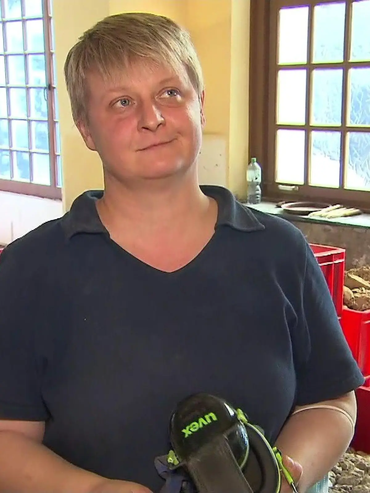 Am Anfang war die Hilfsbereitschaft riesig: Scharen von Freiwilligen strömten im Juli in die Flutgebiete, um mit anzupacken. Doch es wird einsamer um diejenigen, denen das Wasser ihre Existenz geraubt hat: Nur noch 400 bis 500 Helfer am Tag sind in der betroffenen Region an der Ahr unterwegs. "Jeder, der ein Herz hat, sollte herkommen und helfen", fleht eine freiwillige Helferin.
