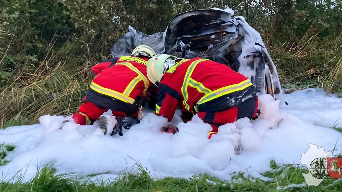 In dem Fahrzeugwrack verbrannten 3 Menschen.