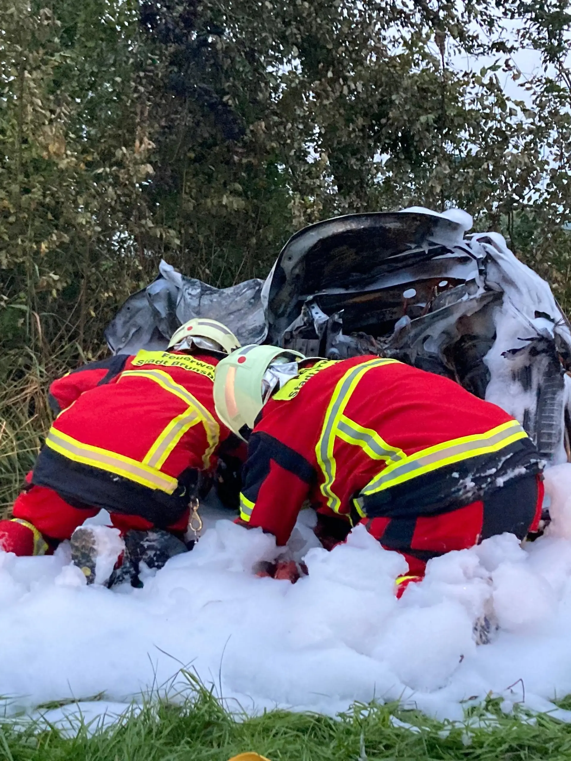 In dem Fahrzeugwrack verbrannten 3 Menschen.