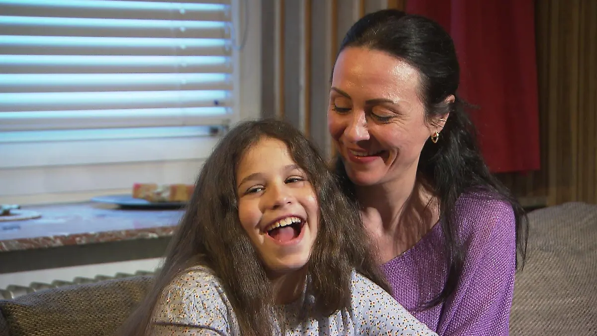 Hausbesuch bei Supertalent-"Wunderkind" Elena Per Gold-Buzzer ins Finale