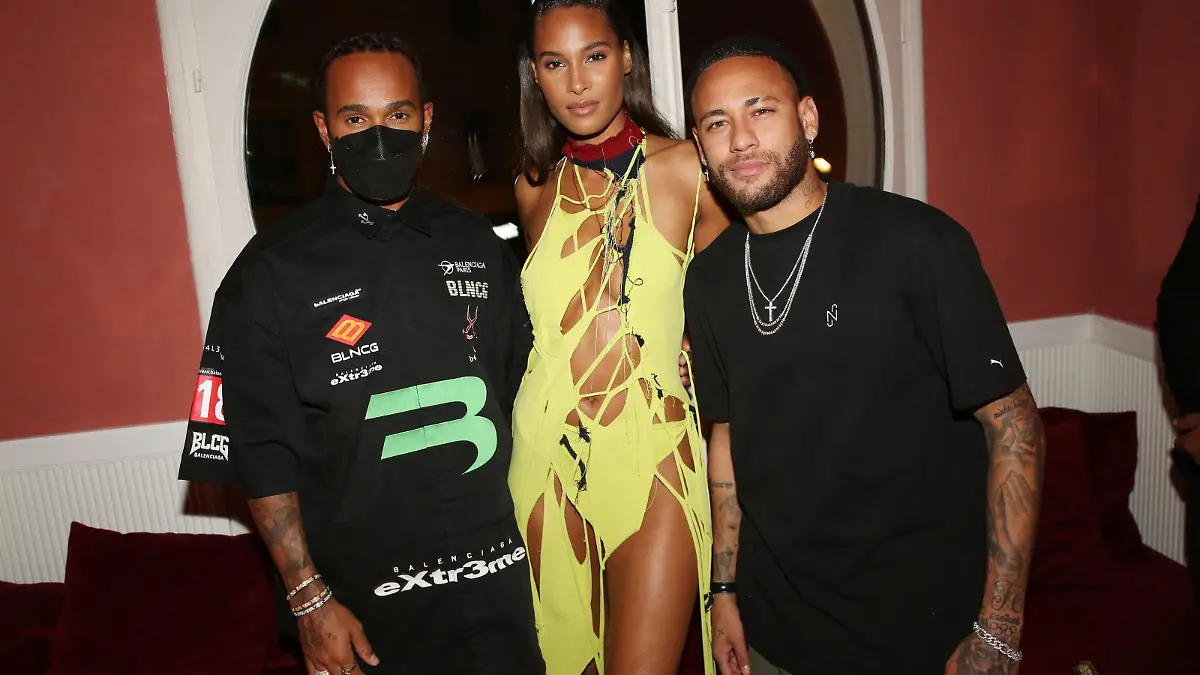 Lewis Hamilton, Cindy Bruna and Neymar Jr attending party to celebrate Cindy Bruna's 27th birthday organized by Five Eyes Production held at ''Giuse Trattoria" in Paris, France on October 01, 2021. Photo by Jerome Domine/ABACAPRESS.COM