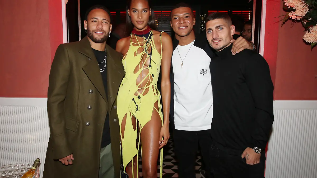 Neymar Jr, Cindy Bruna, Kylian Mbappe and Marco Verratti attending party to celebrate Cindy Bruna's 27th birthday organized by Five Eyes Production held at ''Giuse Trattoria" in Paris, France on October 01, 2021. Photo by Jerome Domine/ABACAPRESS.COM