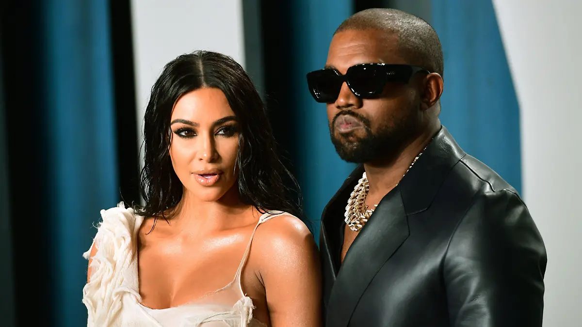 ARCHIV - 10.02.2020, USA, Los Angeles: Kim Kardashian, Reality-TV-Star und Unternehmerin, und ihr Mann Kanye West, Musiker, kommen zu der Oscar-Party von Vanity Fair im Wallis Annenberg Center for the Performing Arts in Beverly Hills. (Zu dpa: «Kim Kardashian: Corona-Infektion von Ehemann Kanye war beängstigend») Foto: Ian West/PA Wire/dpa +++ dpa-Bildfunk +++
