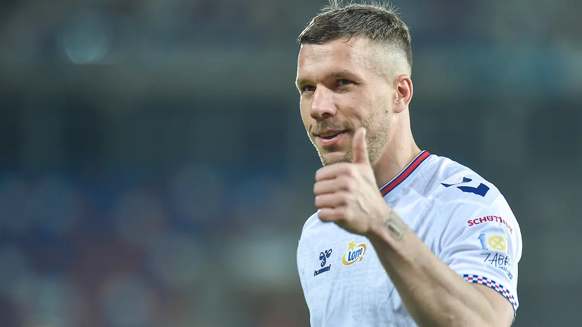 2023.05.05 Zabrze Pilka nozna PKO Ekstraklasa Sezon 2022/2023 Gornik Zabrze - Warta Poznan N/z Lukasz Podolski, radosc, kciuk, usmiech Foto Marcin Bulanda / PressFocus 2023.05.05 Zabrze Football Polish PKO Ekstraklasa League Season 2022/2023 Gornik Zabrze - Warta Poznan Lukasz Podolski, radosc, kciuk, usmiech Credit: Marcin Bulanda / PressFocus / NEWSPIX.PL --- Newspix.pl POLAND OUT PUBLICATIONxNOTxINxPOL 20230505xPF_MB184