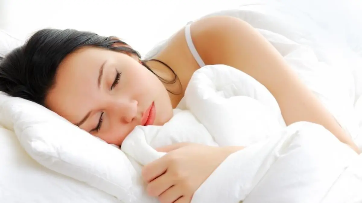 Beautiful woman lying and sleep on the snowy bed