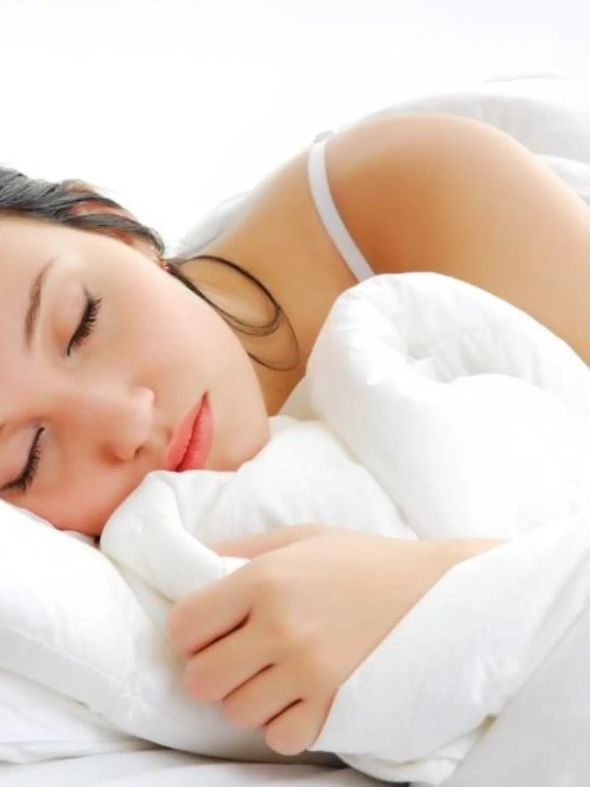 Beautiful woman lying and sleep on the snowy bed