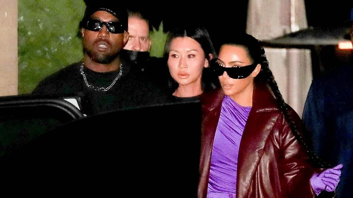 Malibu, CA - Kim Kardashian and Kanye West go to dinner together at Nobu in Malibu.
Pictured: Kim Kardashian,Kanye West
Ref: SPL5262247 300921 NON-EXCLUSIVE
Picture by: BACKGRID / SplashNews.com
Splash News and Pictures
USA: +1 310-525-5808
London: +44 (0)20 8126 1009
Berlin: +49 175 3764 166
photodesk@splashnews.com
Germany Rights