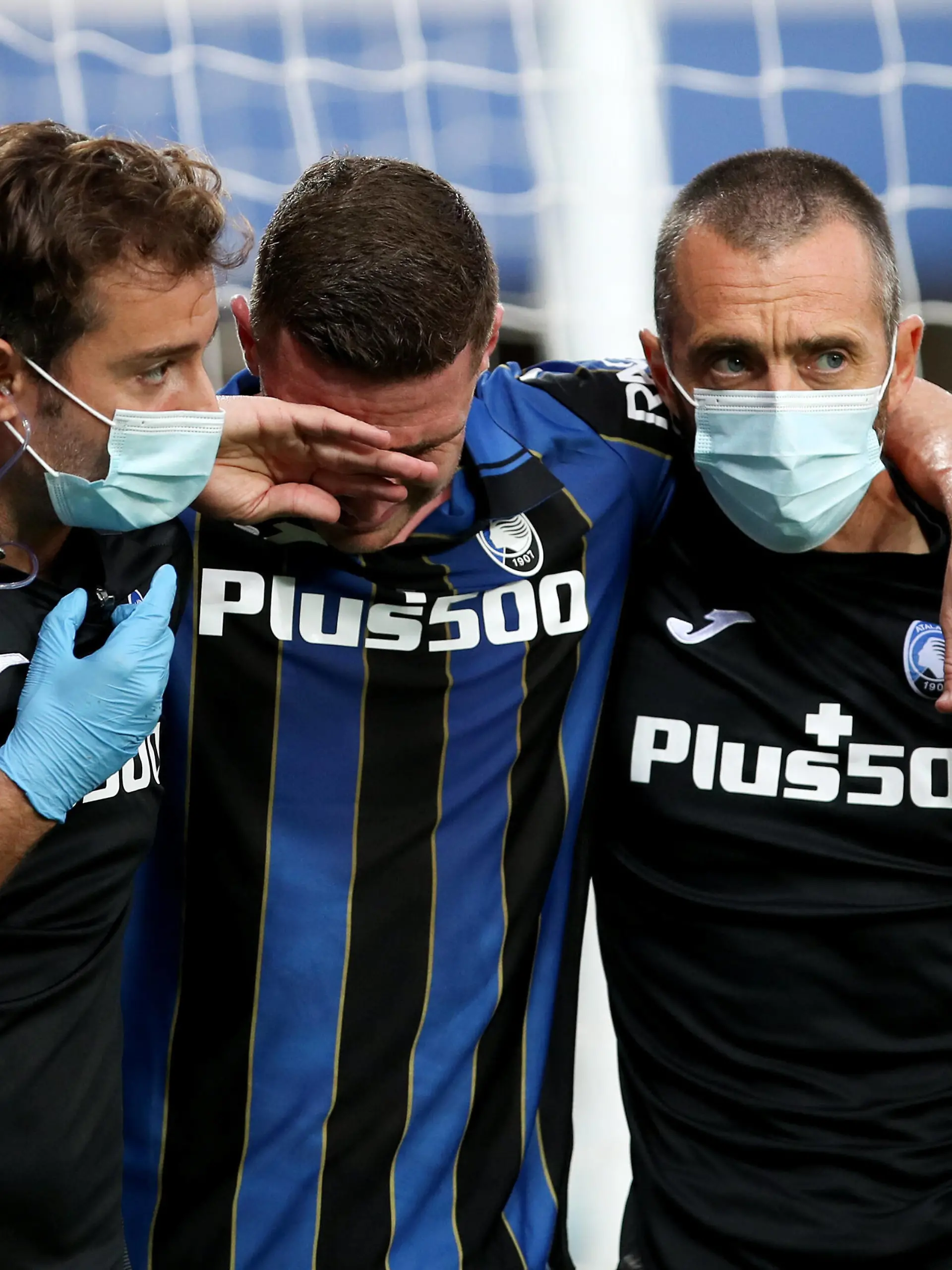  BERGAMO, ITALY - SEPTEMBER 29: Robin Gosens of Atalanta leaves the field during the UEFA Champions League football match between Atalanta and Young Boys at Gewiss Stadium on September 29, 2021 in Bergamo, Italy. Photo by Stefano Nicoli/Speed Media/Icon Sportswire SOCCER: SEPT 29 Champions League - Atalanta v Young Boys Icon210929013