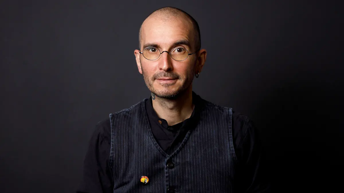 Mark 'Dr. Made' Benecke bei einem Photoshooting vor seinem Vortrag 'Messungen und Tatsachen zum Sterben der Arten' in der Stadtbibliothek. Köln, 16.10.2020